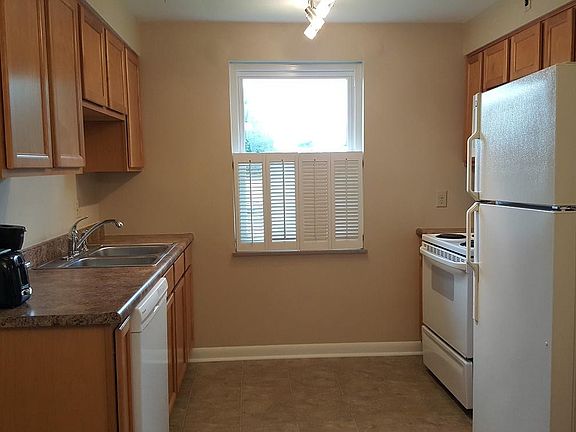 4th image of 4071 Estermarie Dr #2