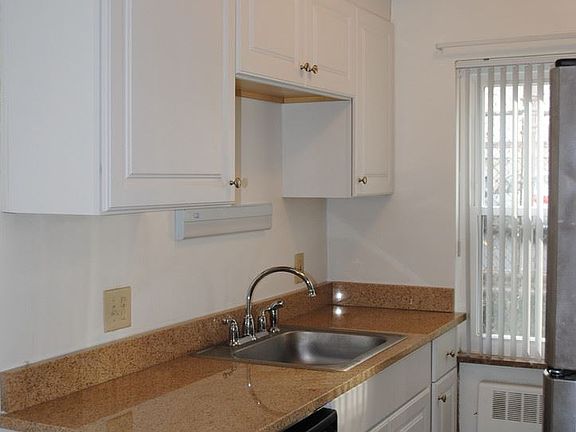 2nd image of 2750 Linshaw Ct APT 3