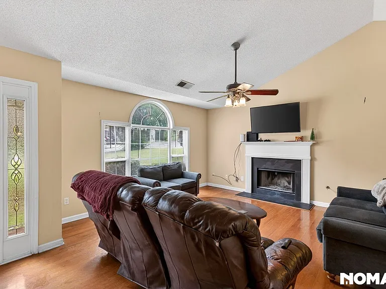 2226 Dresden Grn NW — Photo 5