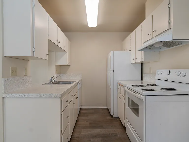 1 Bed 1 Bath w Deck or Patio - 576 Sq Ft 1 Bed 1 Bath w Deck or Patio - 576 Sq Ft