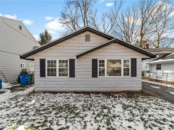 214 Traymore Blvd, Eastlake, OH 44095