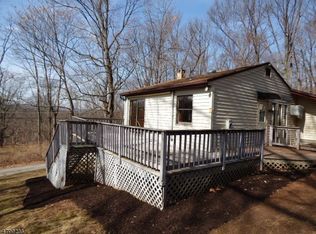 27 Lk Pochung Rd, Sussex, NJ 07461