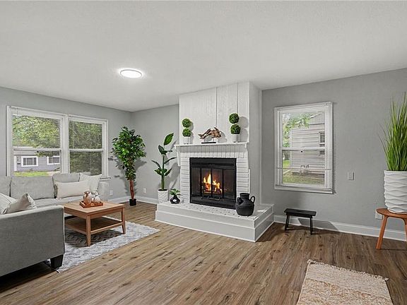 3rd image of 15407 White Ave