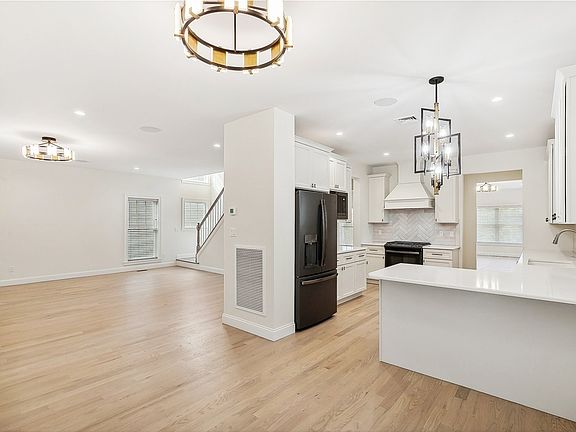 4th image of 4 Piccadilly Ct