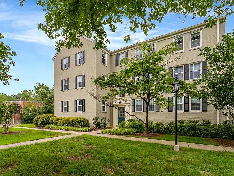 1413 Belle View Blvd #B2 — Photo 1