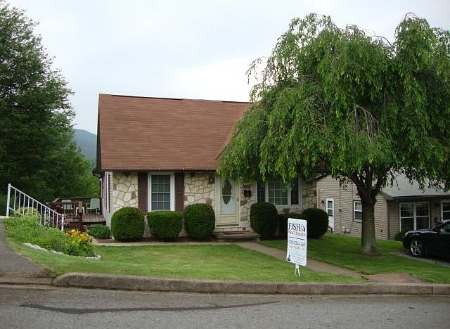 2nd image of 210 Winter St