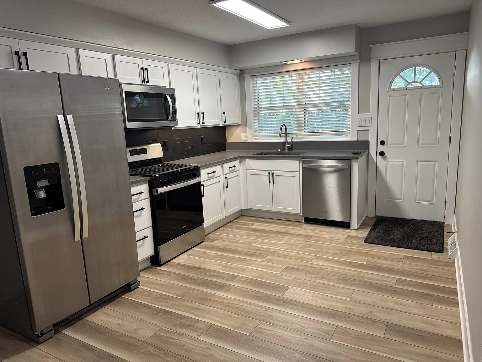 3 bed, 1300 sqft, $1,800 — Photo 3