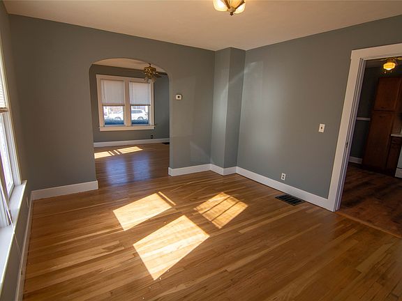 3rd image of 28 Eldridge Ave