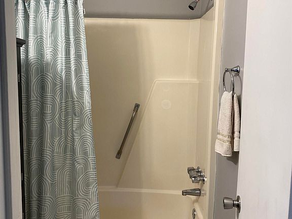 5th image of 29 Battery Walk Ct #B