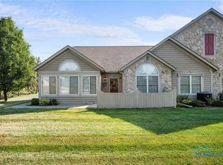 9898 Connor Lake Cir, Perrysburg, OH 43551