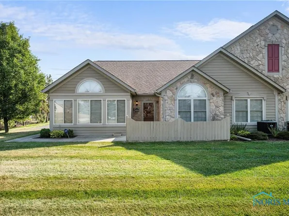 9898 Connor Lake Cir, Perrysburg, OH 43551