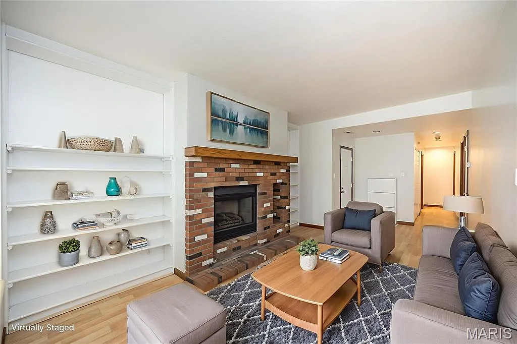 5501 Waterman Blvd APT B photo 1