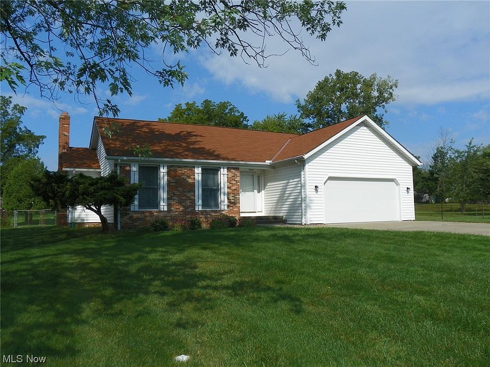 1st image of 296 Bruce Dr