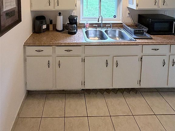 5th image of 28472 Greenview St