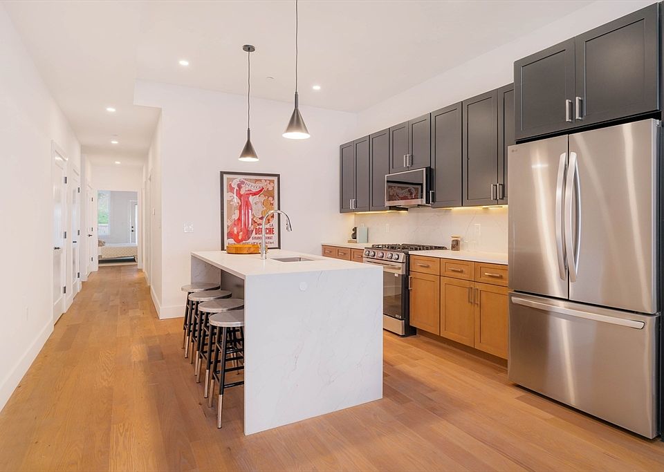 1st image of 231 Everett St #101