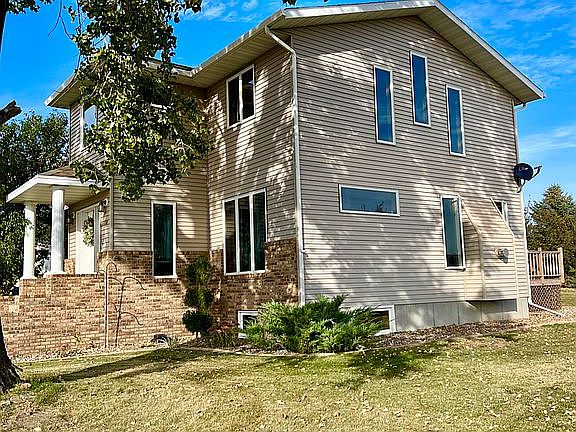 3rd image of 1700 6th Ave NE