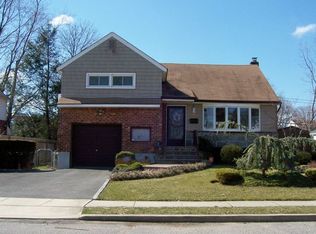 37 Marilyn Blvd, Plainview, NY 11803