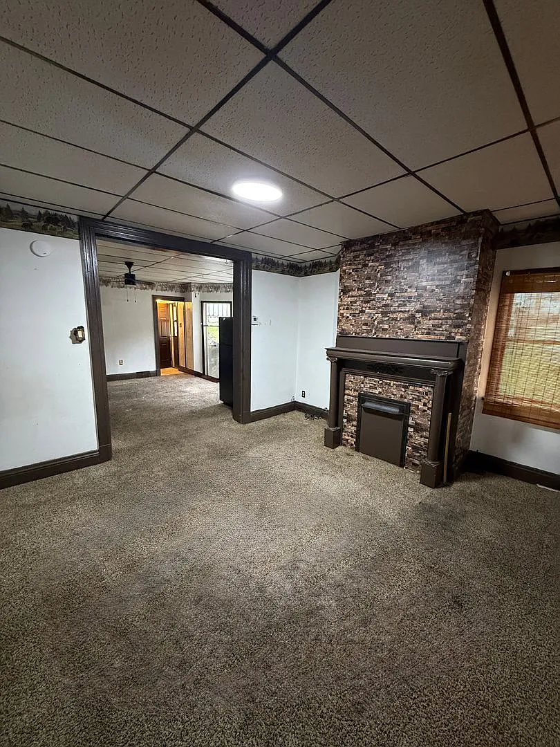 425 4th St photo 1