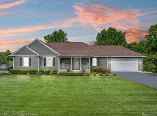 9801 Brookfield Dr, Brighton, MI 48116