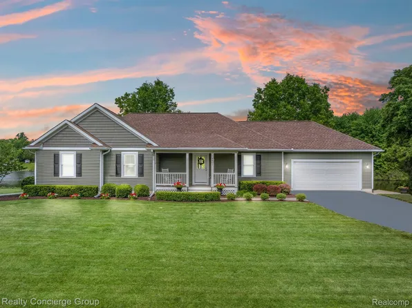 9801 Brookfield Dr, Brighton, MI 48116