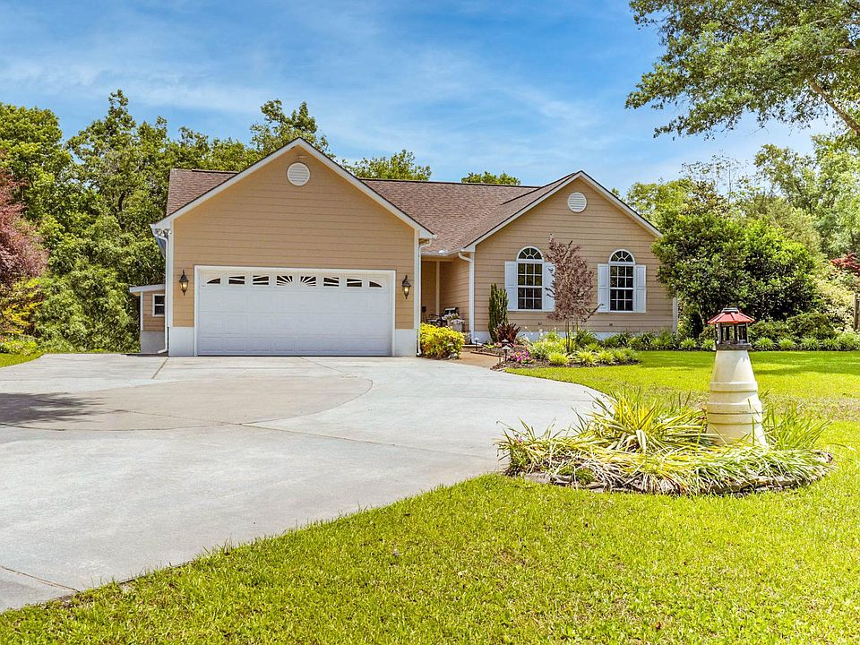 1st image of 201 Blue Heron Dr