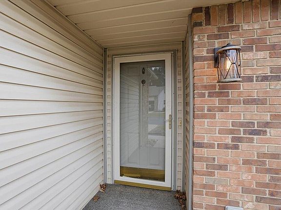 5th image of 402 Woodside Pl