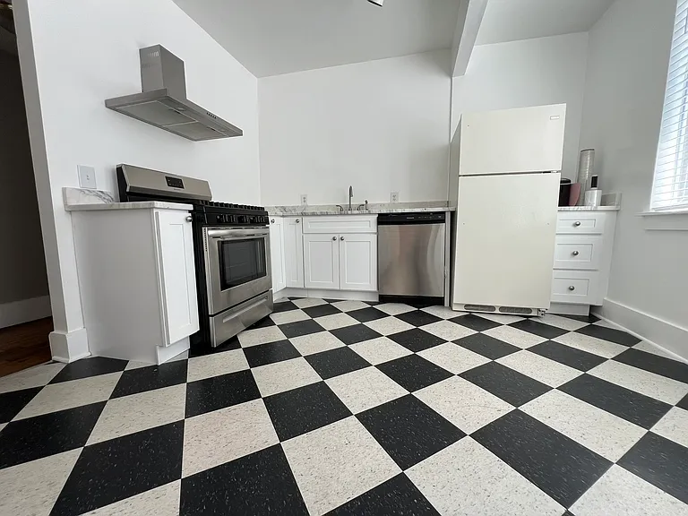 742 Monroe Dr NE — Photo 13