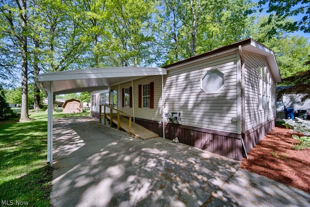 214 Twin Lake Dr, Elyria, OH 44035 Zillow