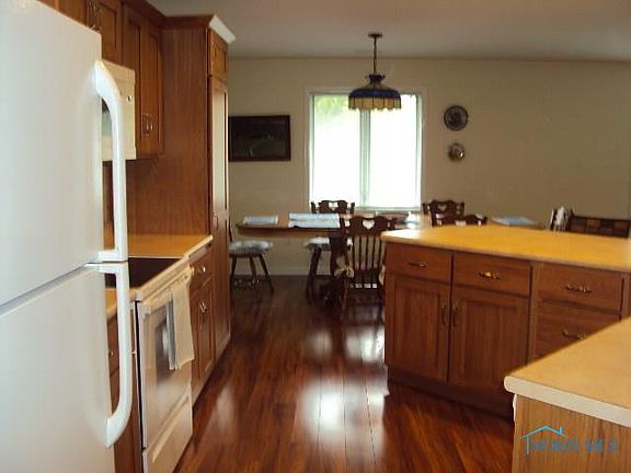 2nd image of 1410 Fieldstone Dr