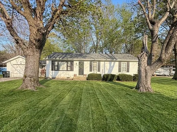 2333 S Pine St, Centralia, IL 62801