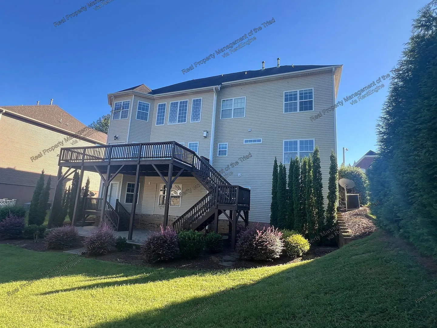 5 bed, 3.0 bath, 4443 sqft, $2,975 — Photo 2