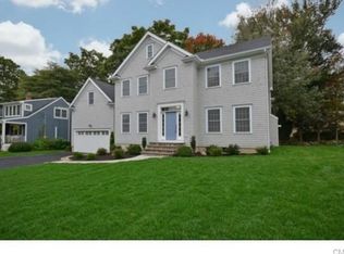 30 Robin Ln, Fairfield, CT 06824