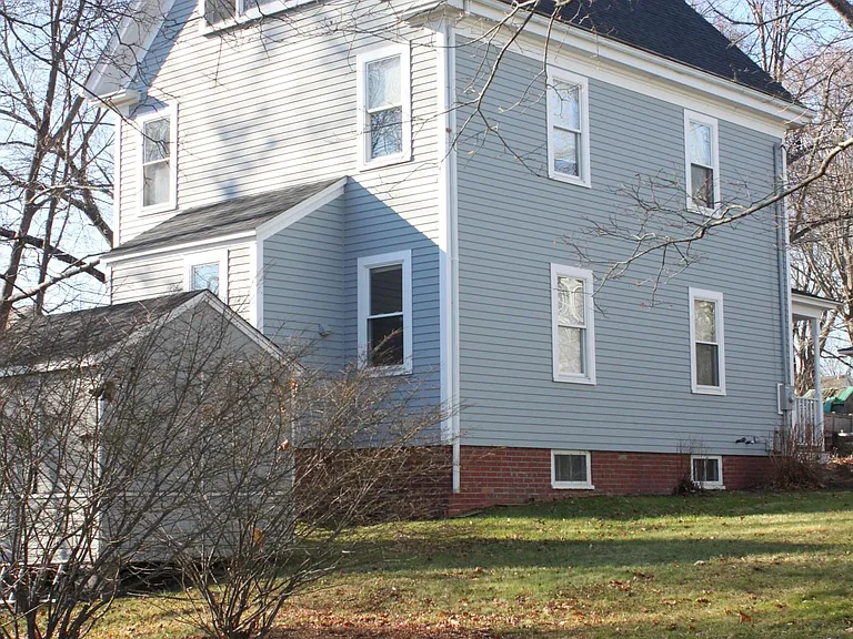 210 Clinton St — Photo 11