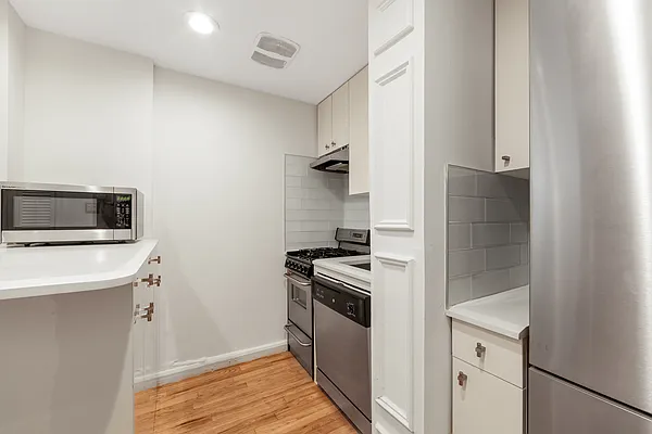 Rented by WAM Partners - William Moses Co. | media 4