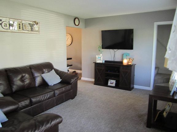 3rd image of 1731 Sexton Dr