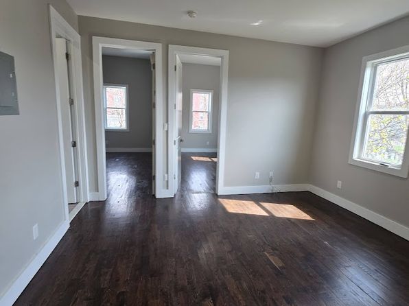 4 Whitman Ave #2R1