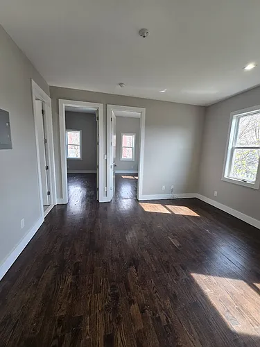 4 Whitman Ave #2R1 Photo 1