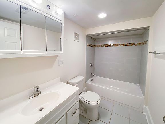 4th image of 873 W Lill Ave #A1
