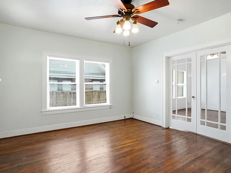 1806 Clover Ln — Photo 3