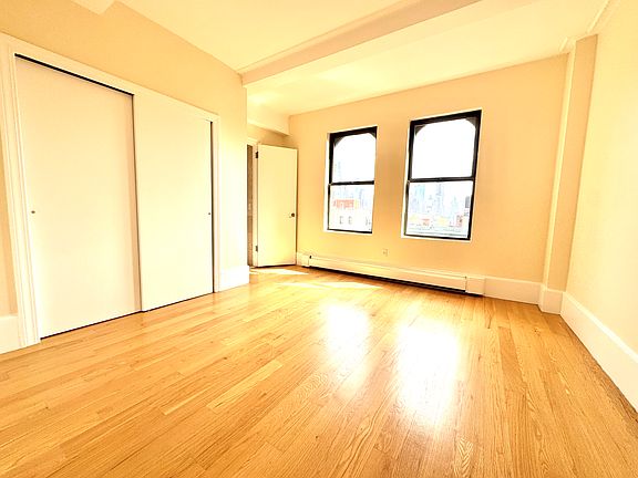 4th image of 147 W 79th St #16B