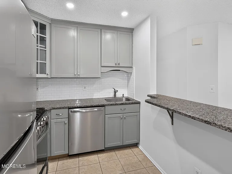 92 Des Moines Ct — Photo 4