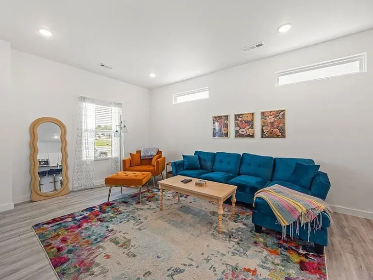 1061 Kentucky Ave — Photo 3