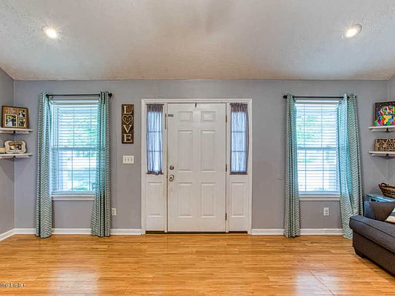 3rd image of 187 Swan Way