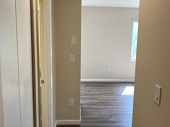 3rd image of 400 10th Ave #202