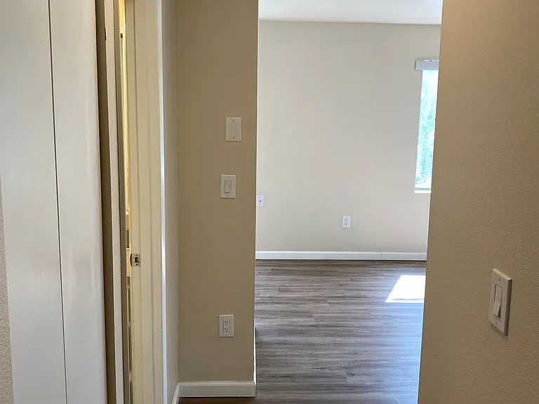 First Hill Apartments — Photo 15