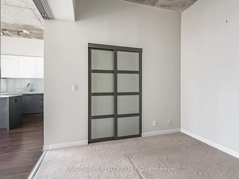 478 King St W #512 — Photo 18