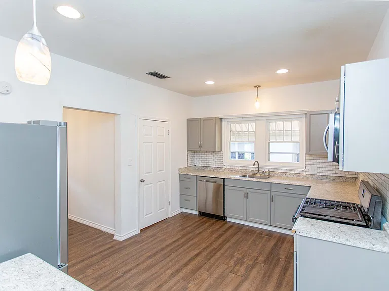 1710 Pearl Ave — Photo 22