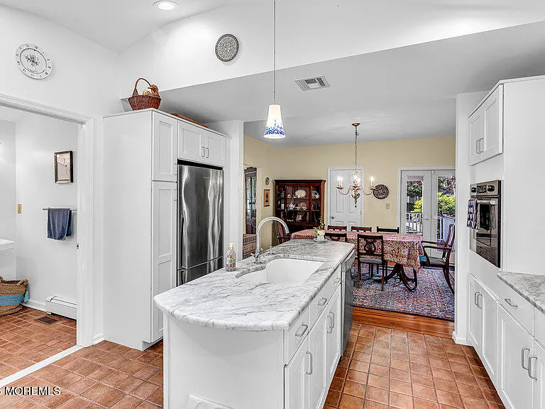 600 Saint Clair Ave — Photo 14