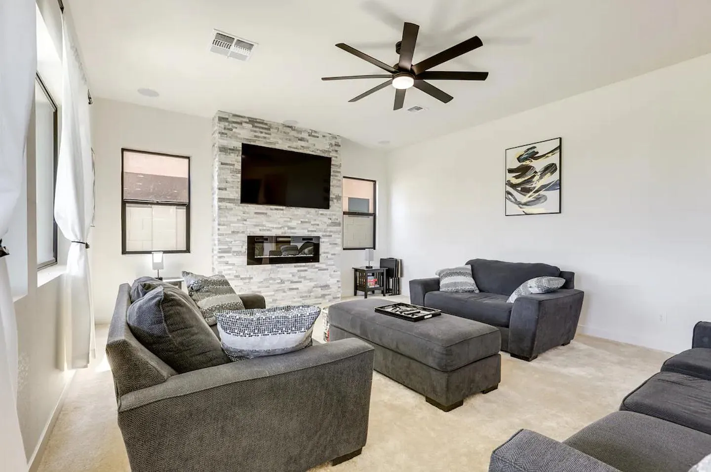 4 bed, 3.5 bath, 4200 sqft, $4,850 — Photo 4