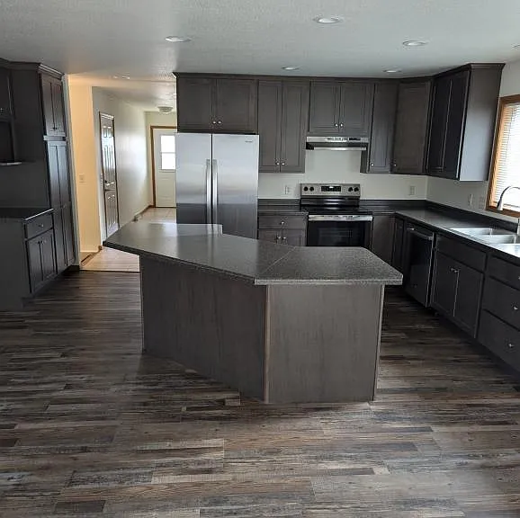 640 Angel Ct — Photo 1